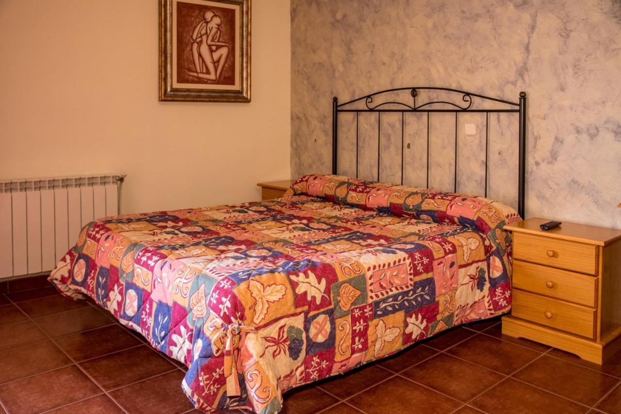 Hospedaje Rural Casa Parri Poveda de la Sierra エクステリア 写真